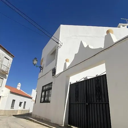 Casa Suzanne - City Wall *